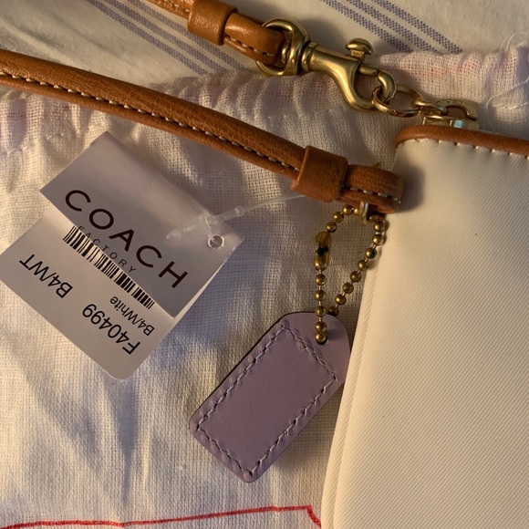 Coach Wristlet Hampton Weekend Collection - Picture 6 of 8